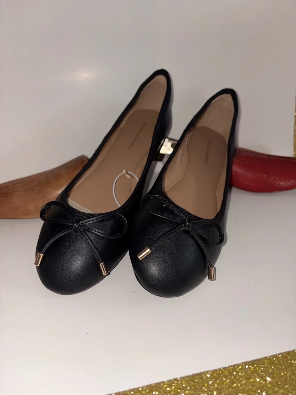 Amazon Essentials Black Bow Ballet Flats with Gold Tips - Picture 2 of 7
